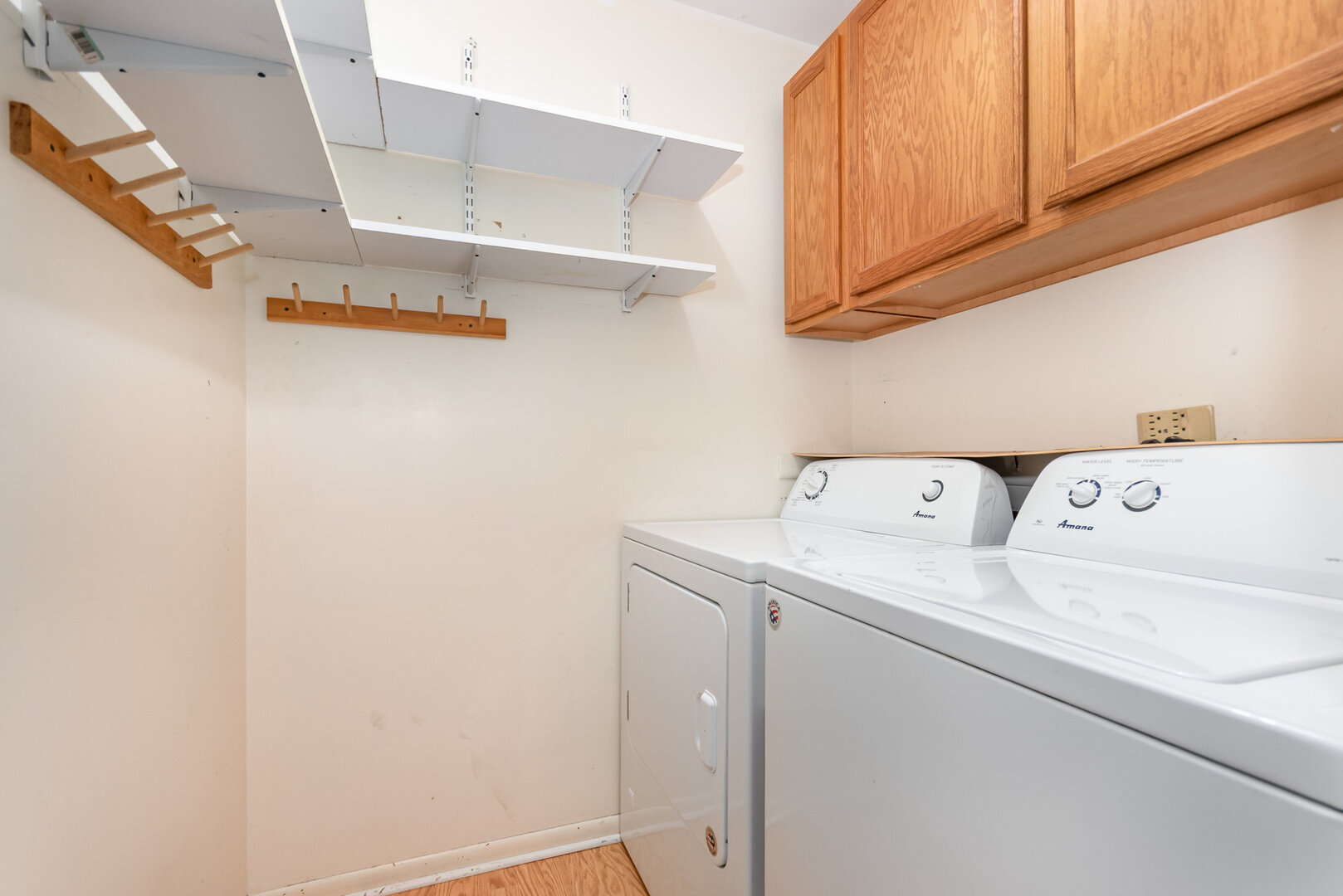 15200 Pine Drive Oak Forest, IL 60452 - Photo 18 of 20 a utility room with dryer and washer