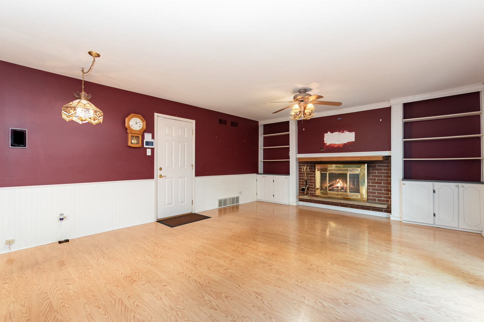 15200 Pine Drive Oak Forest, IL 60452 - Photo 10 of 20 a view of a livingroom with a fireplace