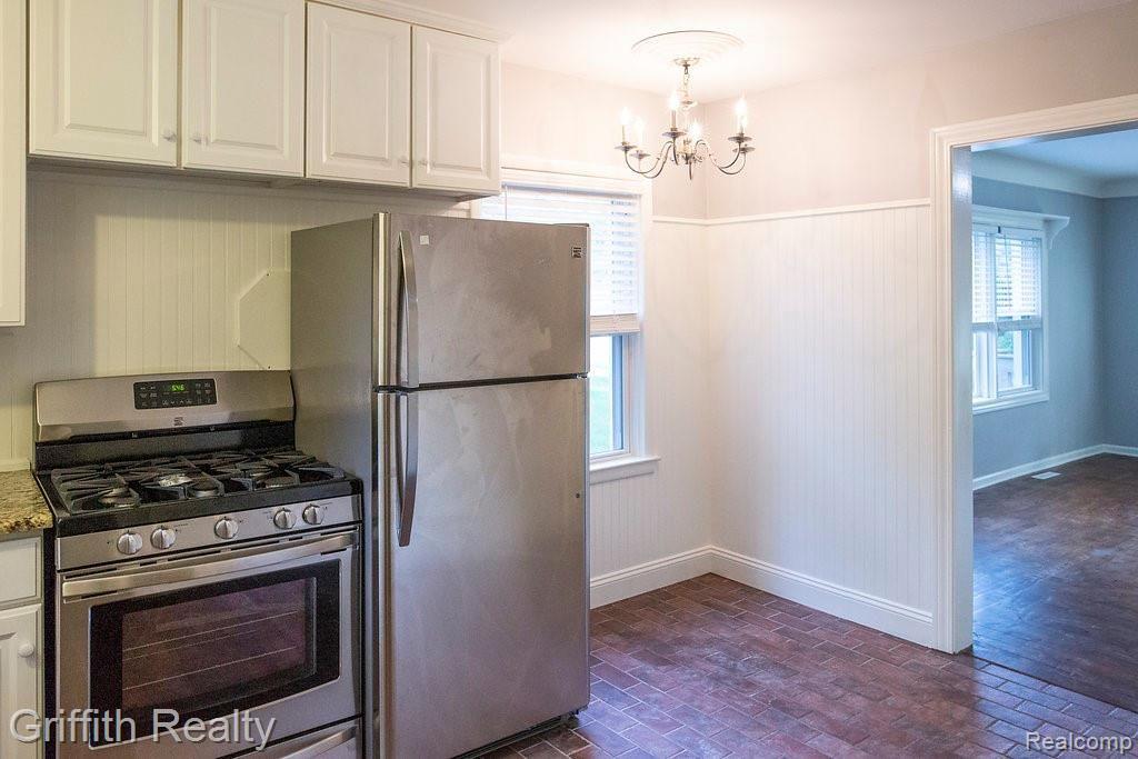 10125 Crouse Road Hartland, MI 48353 - Photo 9 of 35 New Stainless Appliances