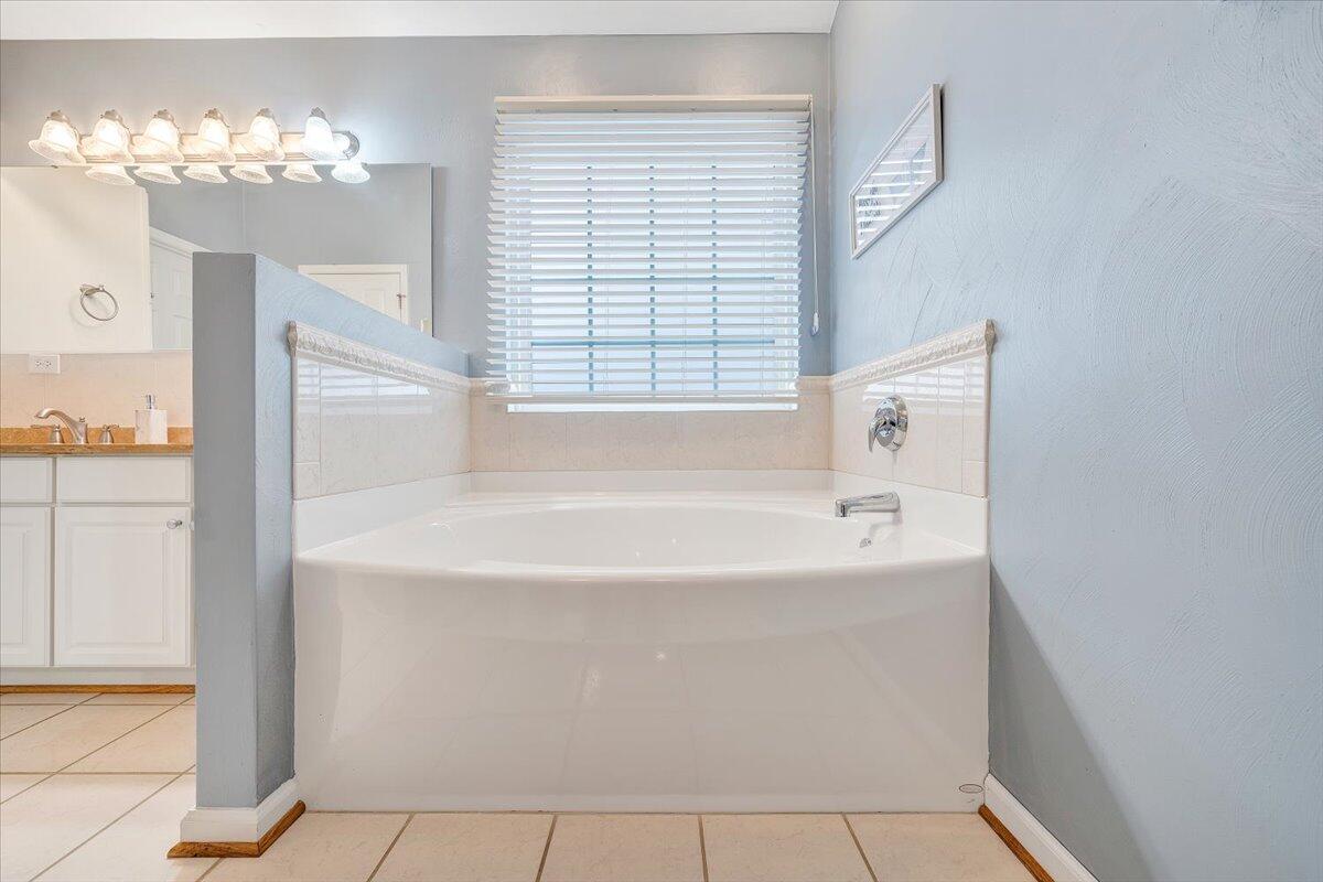 4202 Daugherty Road Salem, VA 24153 - Photo 19 of 38 a bathroom with a bathtub and a shower