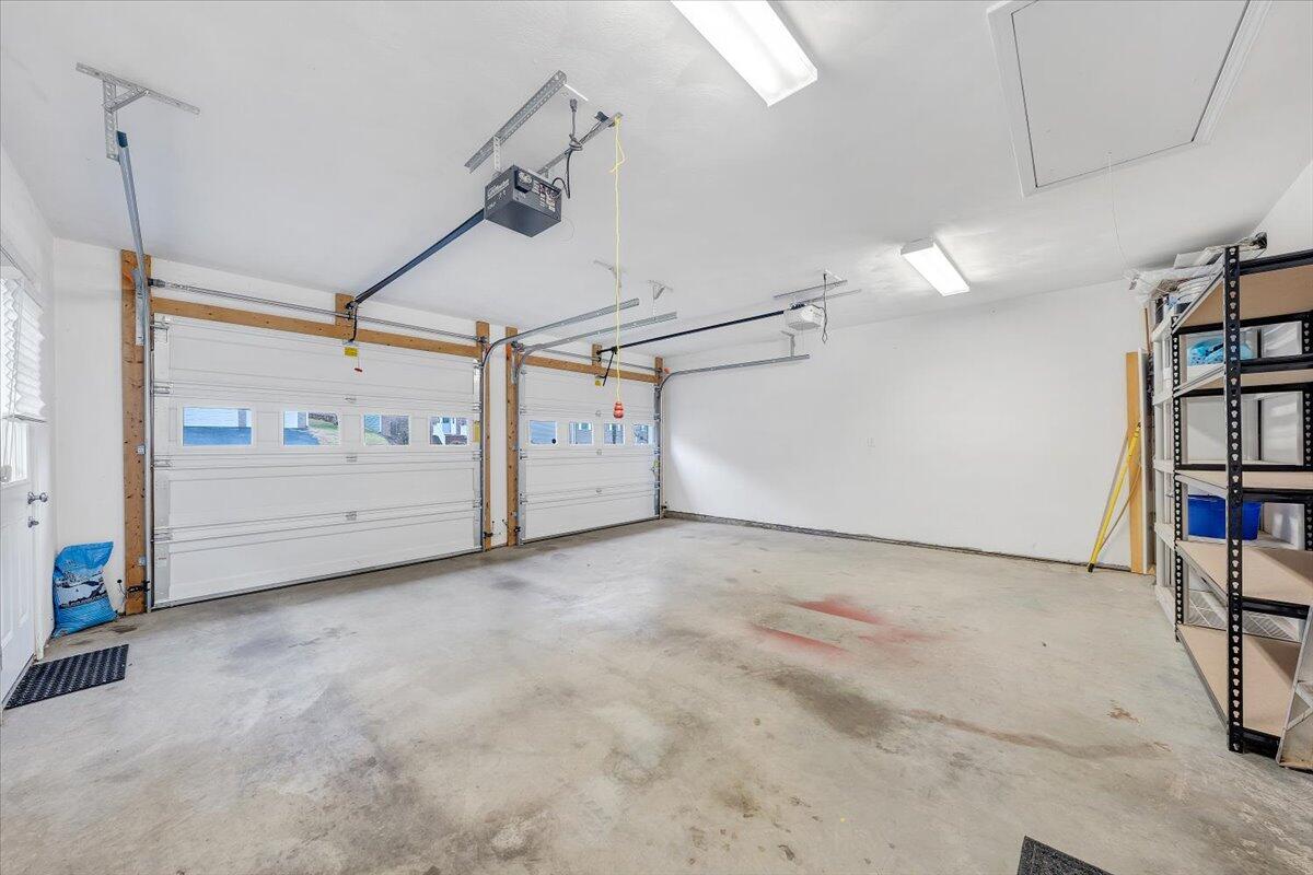 4202 Daugherty Road Salem, VA 24153 - Photo 28 of 38 a view of a indoor garage
