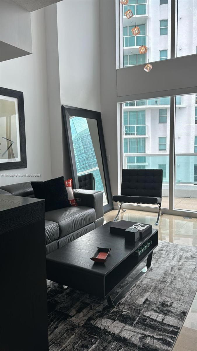 41 Southeast 5th Street, Unit 2011 Miami, FL 33131 - Photo 11 of 38