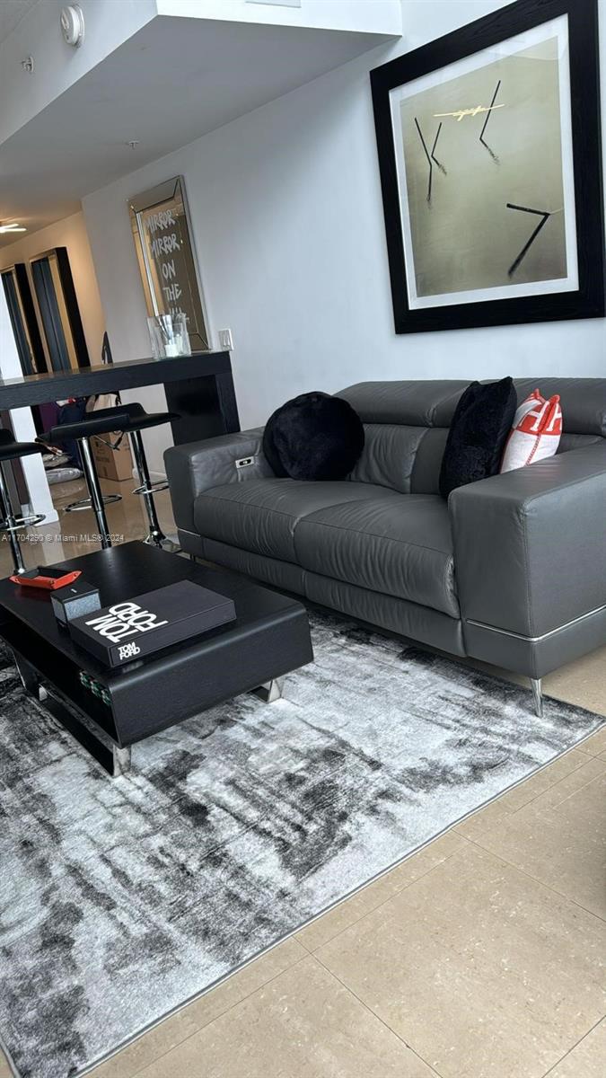 41 Southeast 5th Street, Unit 2011 Miami, FL 33131 - Photo 13 of 38