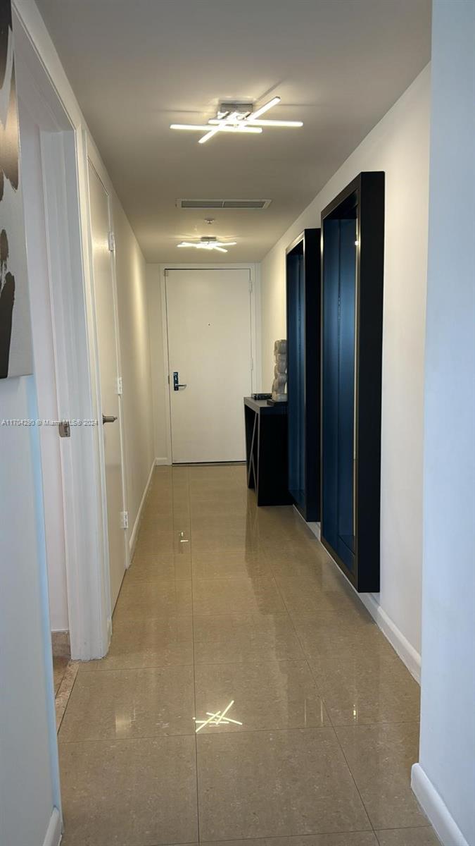 41 Southeast 5th Street, Unit 2011 Miami, FL 33131 - Photo 19 of 38