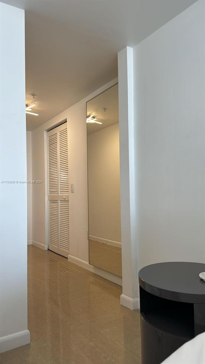 41 Southeast 5th Street, Unit 2011 Miami, FL 33131 - Photo 20 of 38