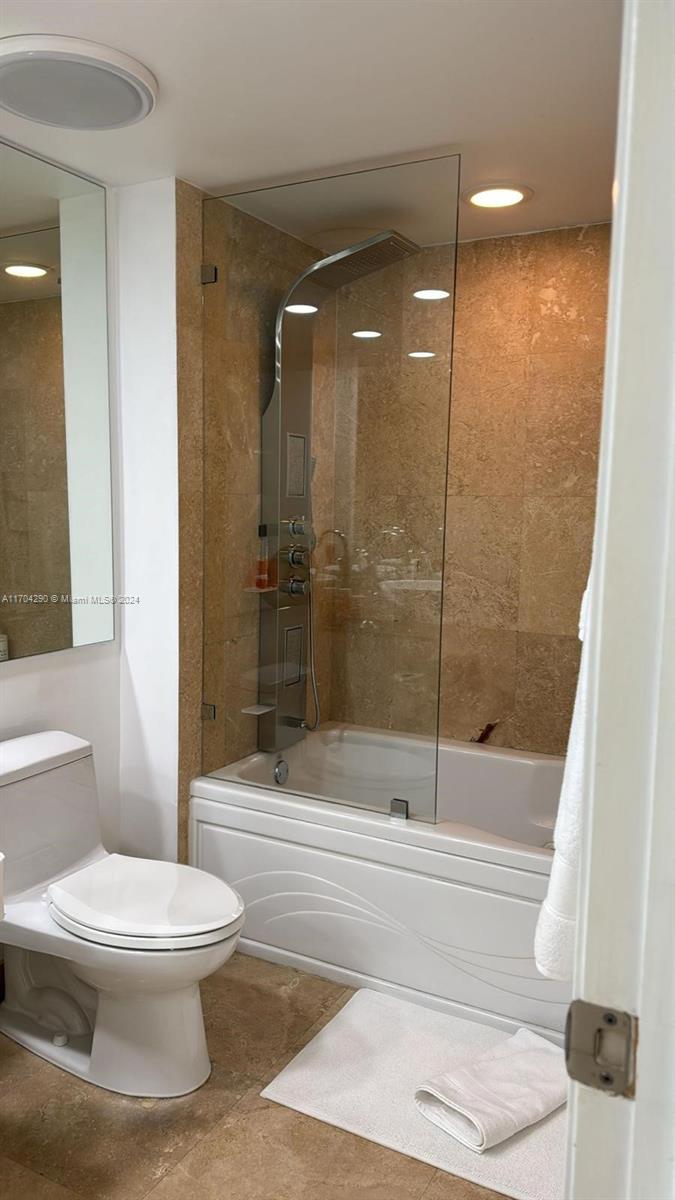 41 Southeast 5th Street, Unit 2011 Miami, FL 33131 - Photo 23 of 38