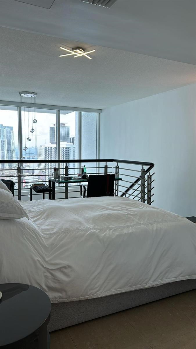 41 Southeast 5th Street, Unit 2011 Miami, FL 33131 - Photo 26 of 38