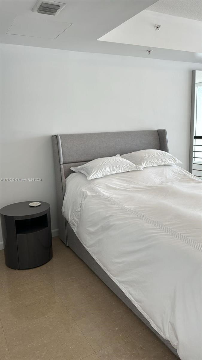 41 Southeast 5th Street, Unit 2011 Miami, FL 33131 - Photo 29 of 38