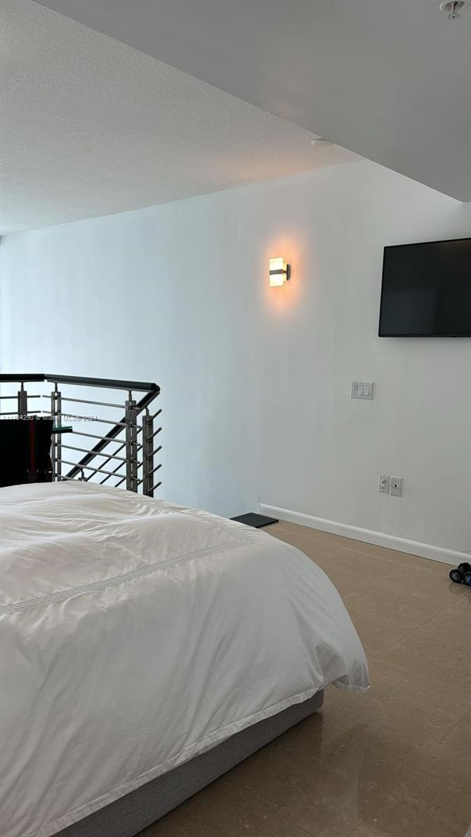 41 Southeast 5th Street, Unit 2011 Miami, FL 33131 - Photo 30 of 38