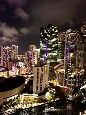 $480,000 | 41 Southeast 5th Street, Unit 2011, Miami, FL 33131