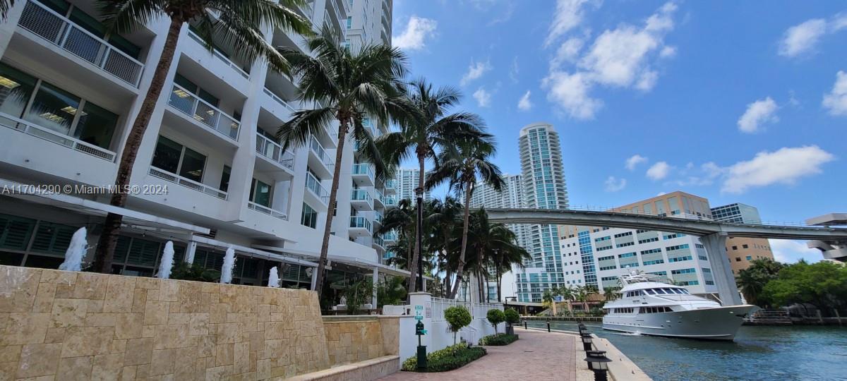 41 Southeast 5th Street, Unit 2011 Miami, FL 33131 - Photo 38 of 38