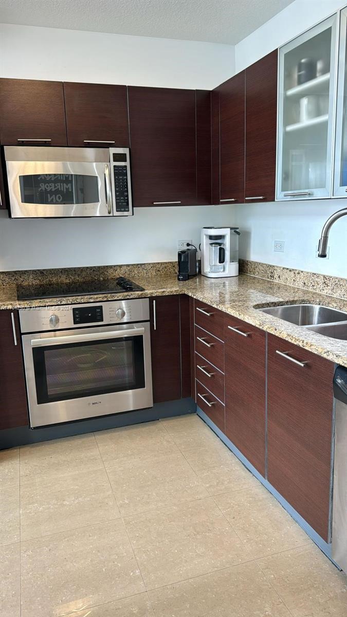 41 Southeast 5th Street, Unit 2011 Miami, FL 33131 - Photo 4 of 38