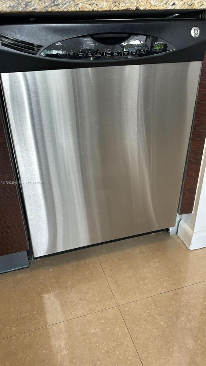 41 Southeast 5th Street, Unit 2011 Miami, FL 33131 - Photo 7 of 38