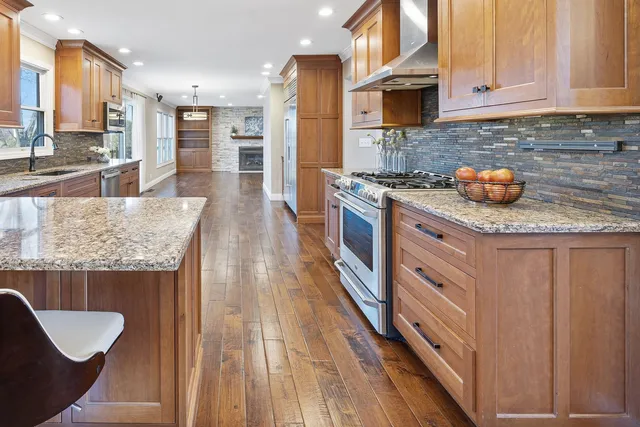 $460,000 | 8 Burgundy Court, Bloomington, IL 61704