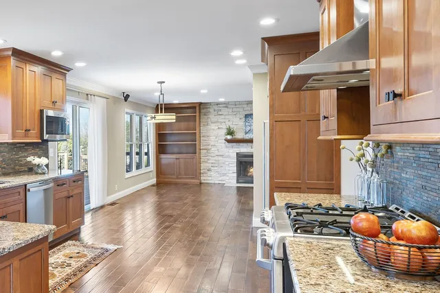 $460,000 | 8 Burgundy Court, Bloomington, IL 61704