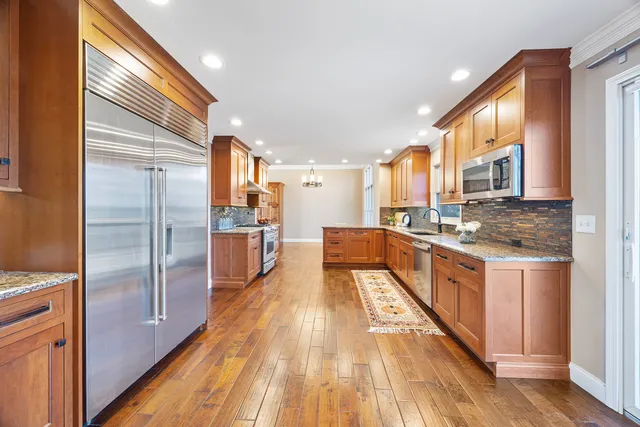 $460,000 | 8 Burgundy Court, Bloomington, IL 61704