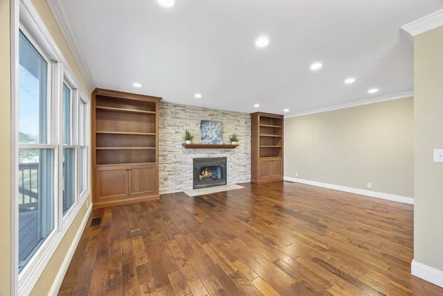 $460,000 | 8 Burgundy Court, Bloomington, IL 61704