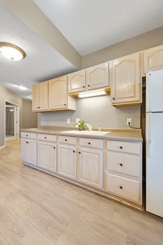 $460,000 | 8 Burgundy Court, Bloomington, IL 61704