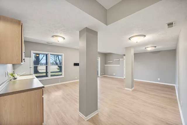 $460,000 | 8 Burgundy Court, Bloomington, IL 61704