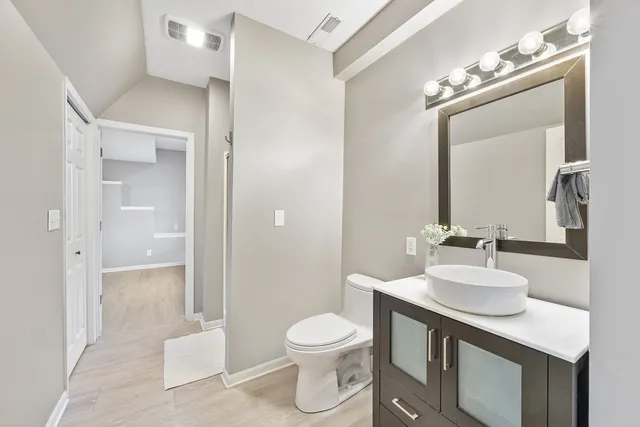 $460,000 | 8 Burgundy Court, Bloomington, IL 61704