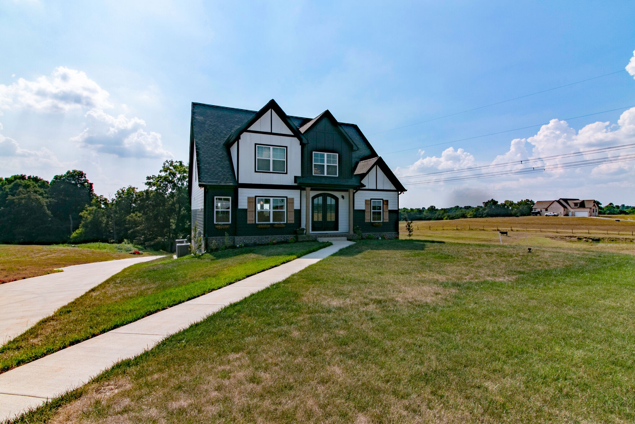 1940 Hickory Point Road Clarksville, TN 37043 - Photo 2 of 48 a front view of a house with garden