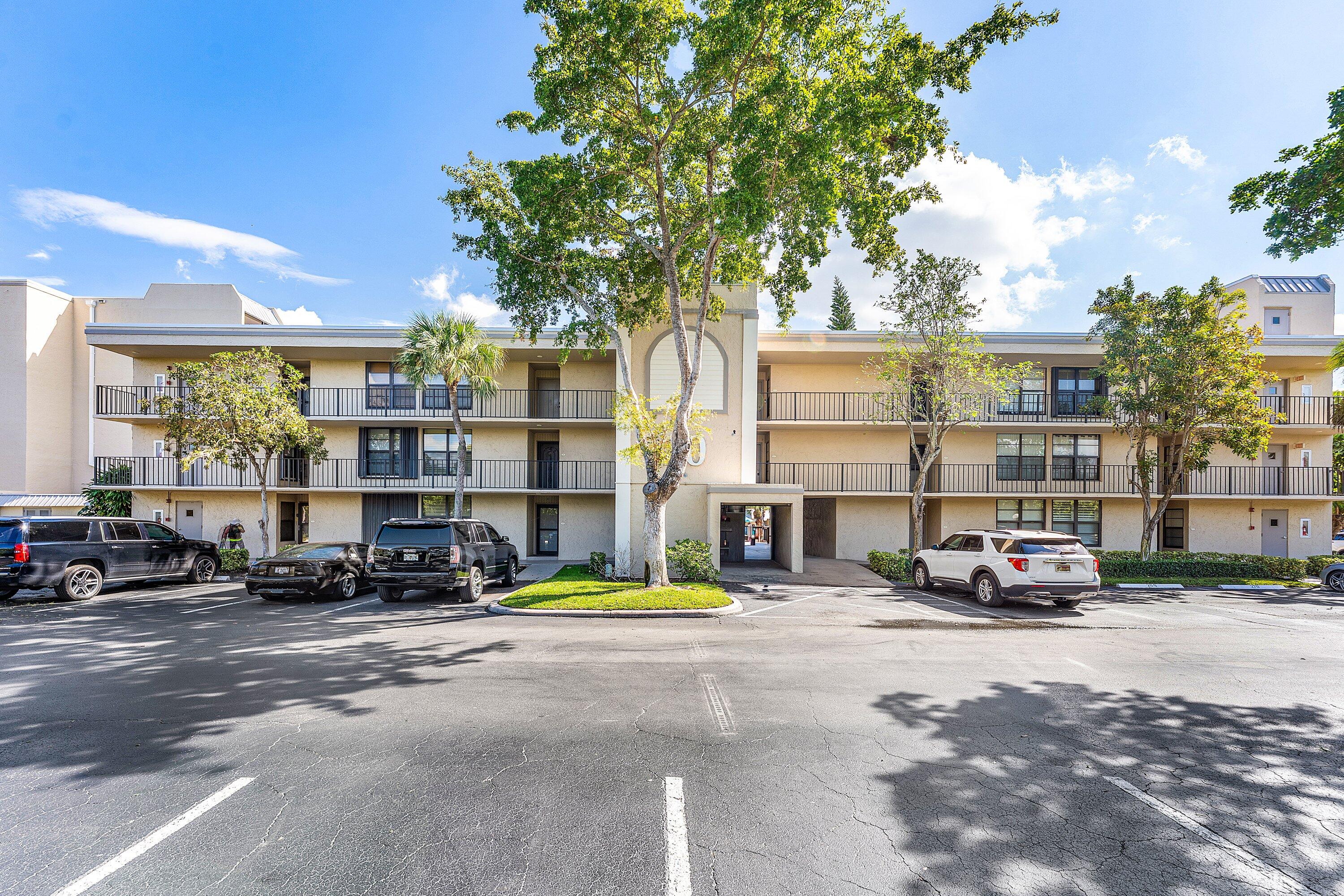 10 Royal Palm Way, Unit 203 Boca Raton, FL 33432 - Photo 1 of 45 Front Elevation