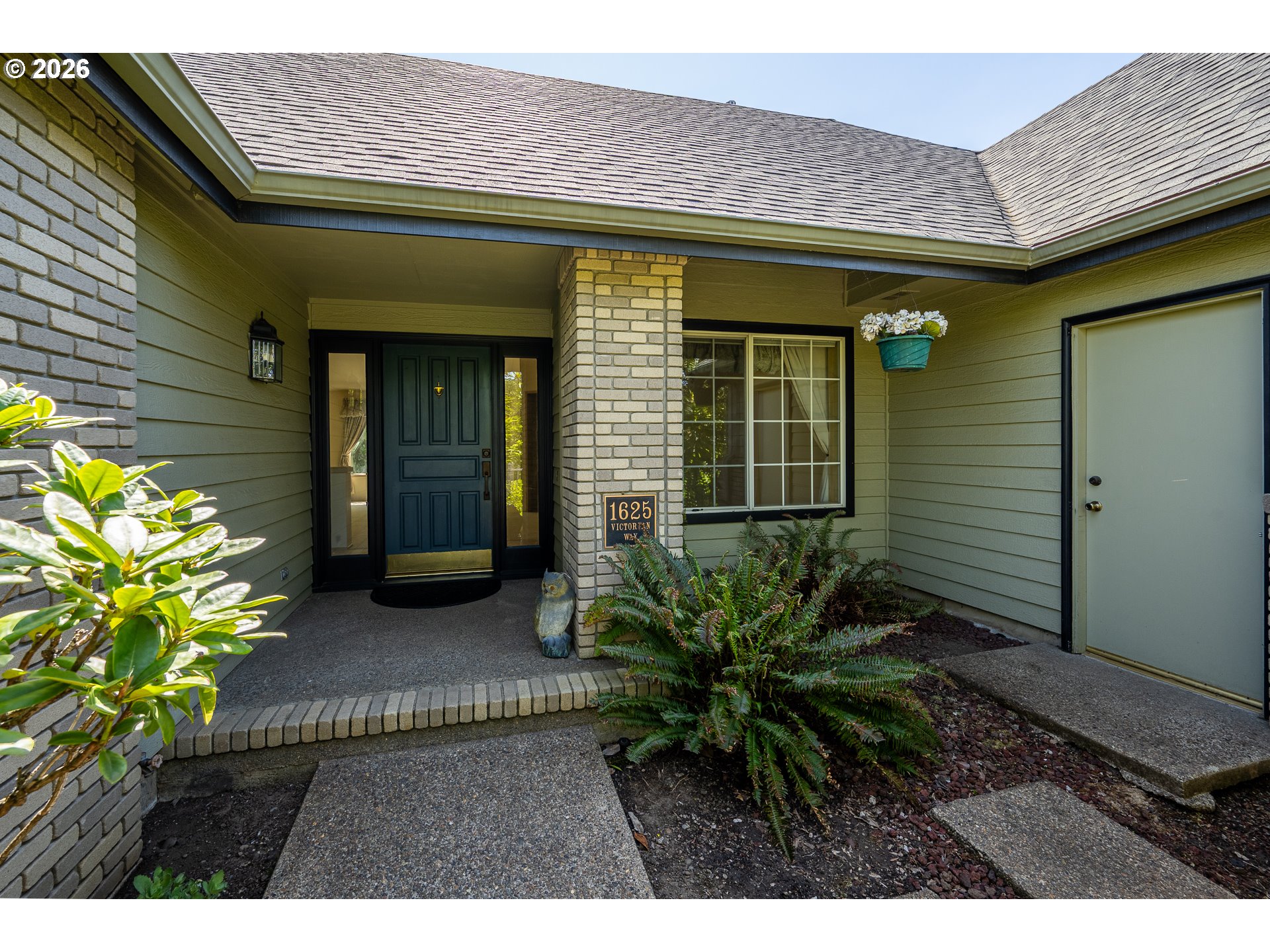 1625 Victorian Way Eugene, OR 97401 - Photo 2 of 28