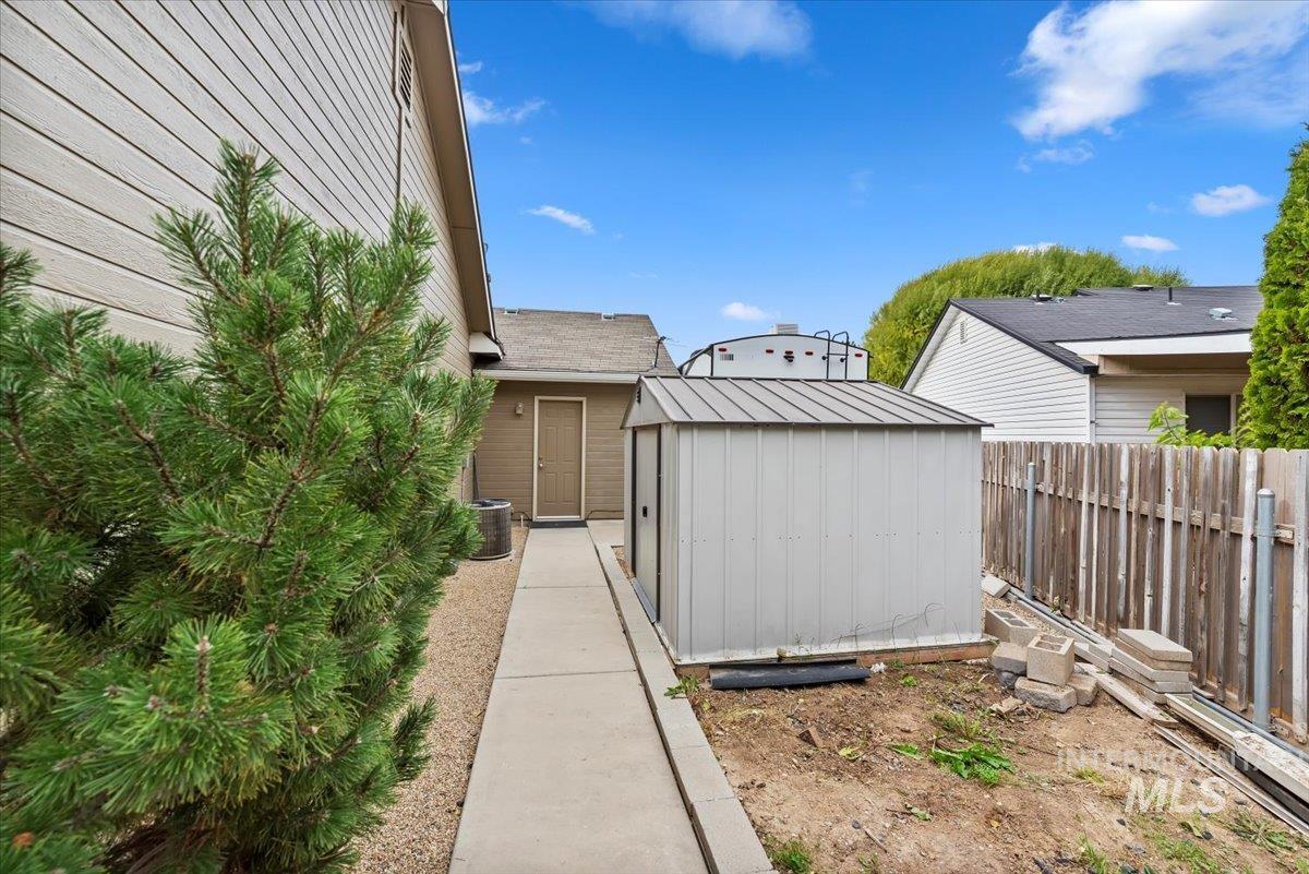 16608 Old Friendship Way Caldwell, ID 83607 - Photo 26 of 32 Fenced backyard with a storage shed
