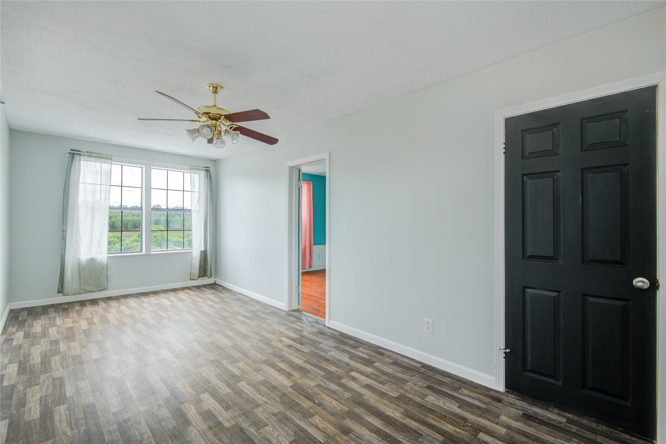 208 West 2nd Street Sweeny, TX 77480 - Photo 8 of 12 a view of an empty room with a window
