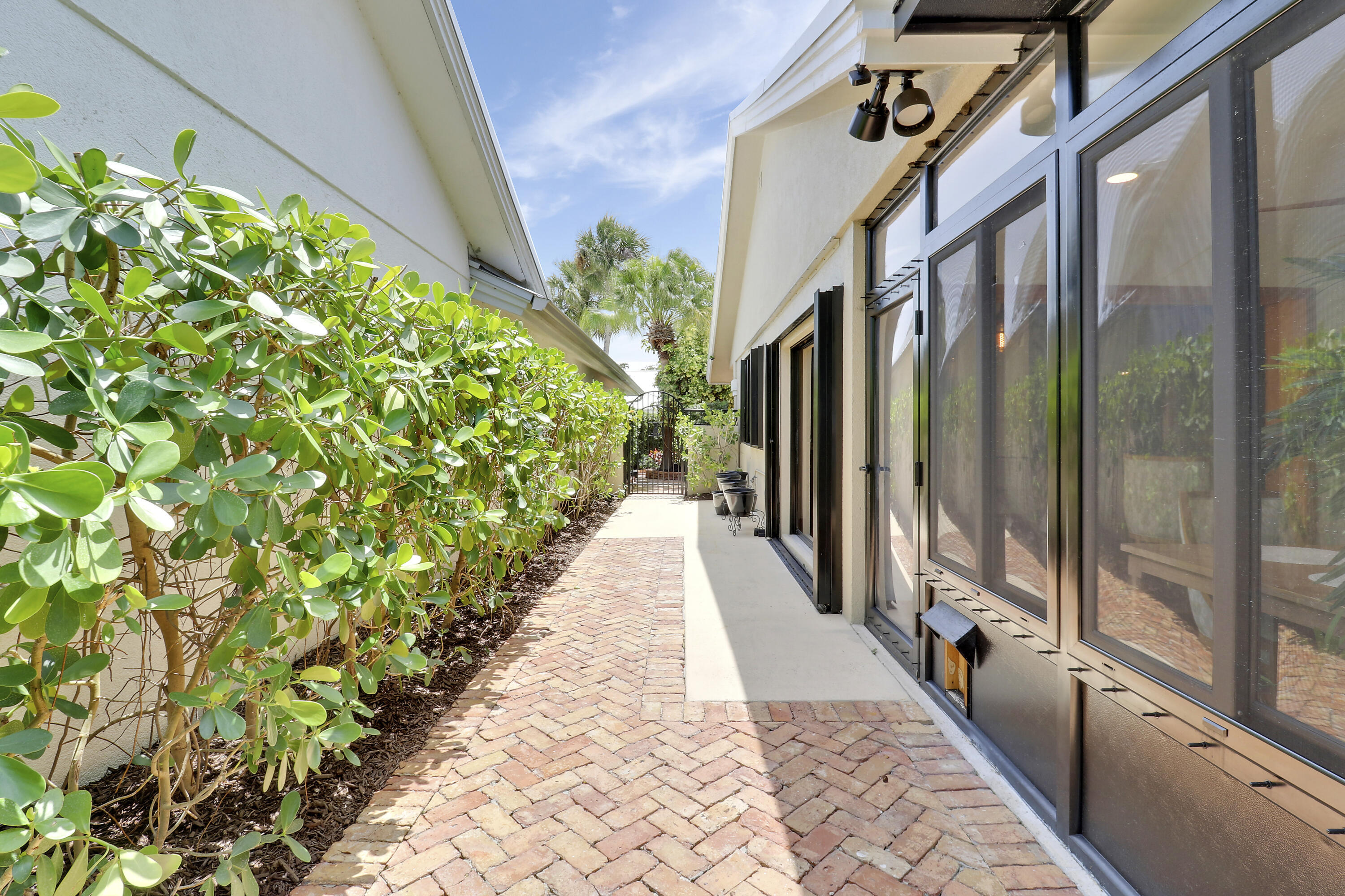 109 Seashore Drive Jupiter, FL 33477 - Photo 36 of 46 Sidewalk to Front Entrance