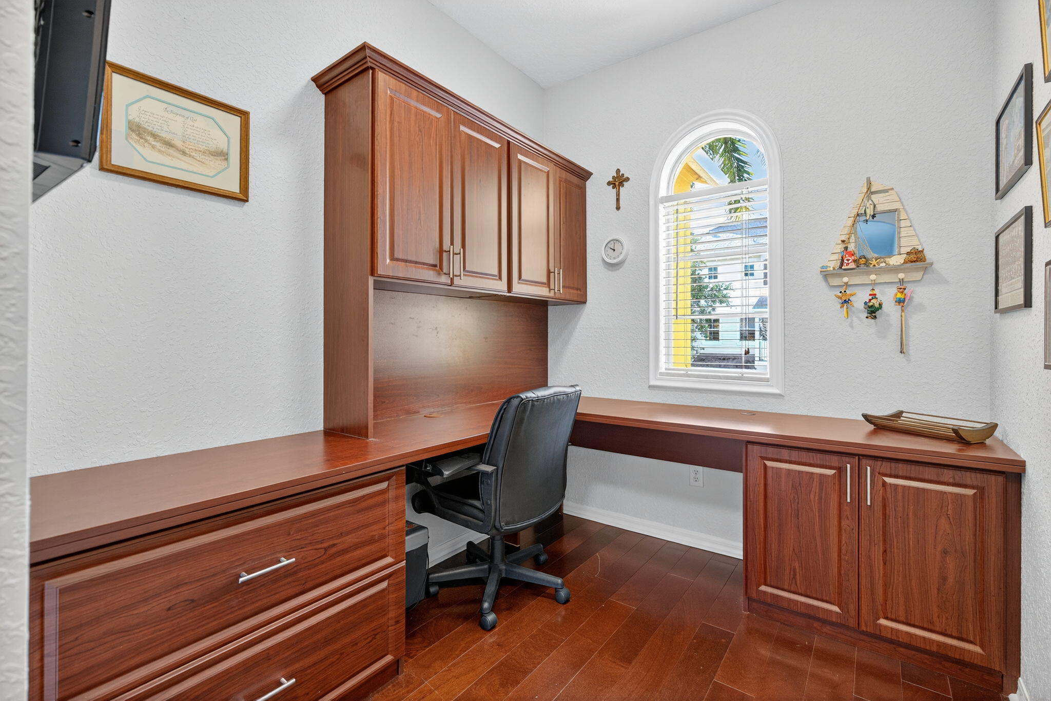 141 Seagrape Drive, Unit 203 Jupiter, FL 33458 - Photo 25 of 39 a workspace with wooden floor and a window
