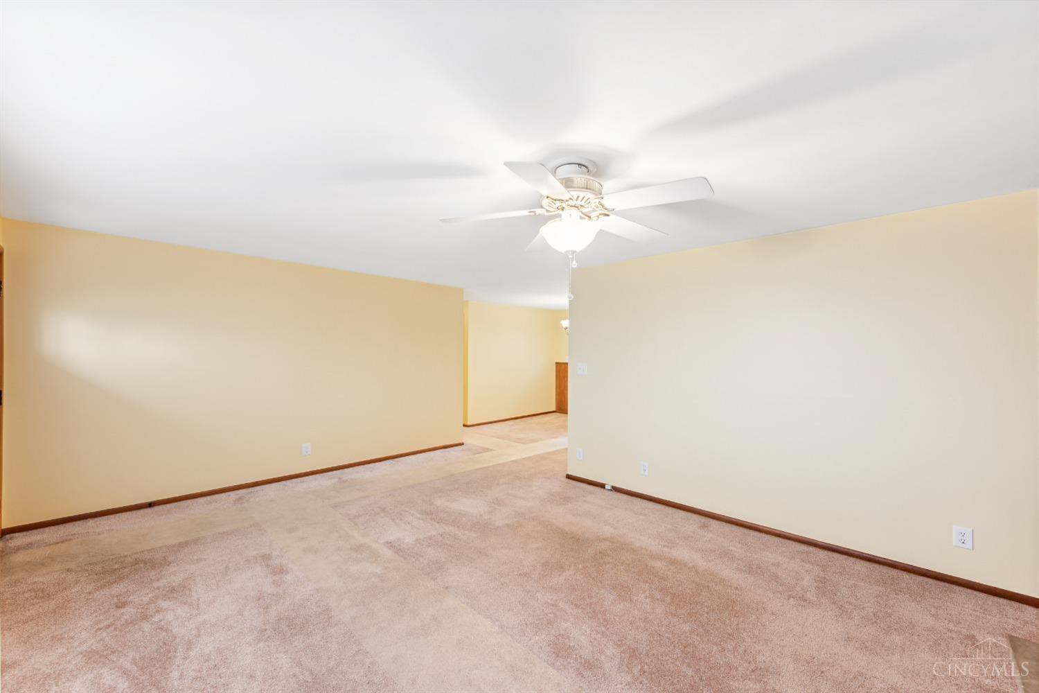 8318 Hendrickson Road Middletown, OH 45044 - Photo 25 of 41