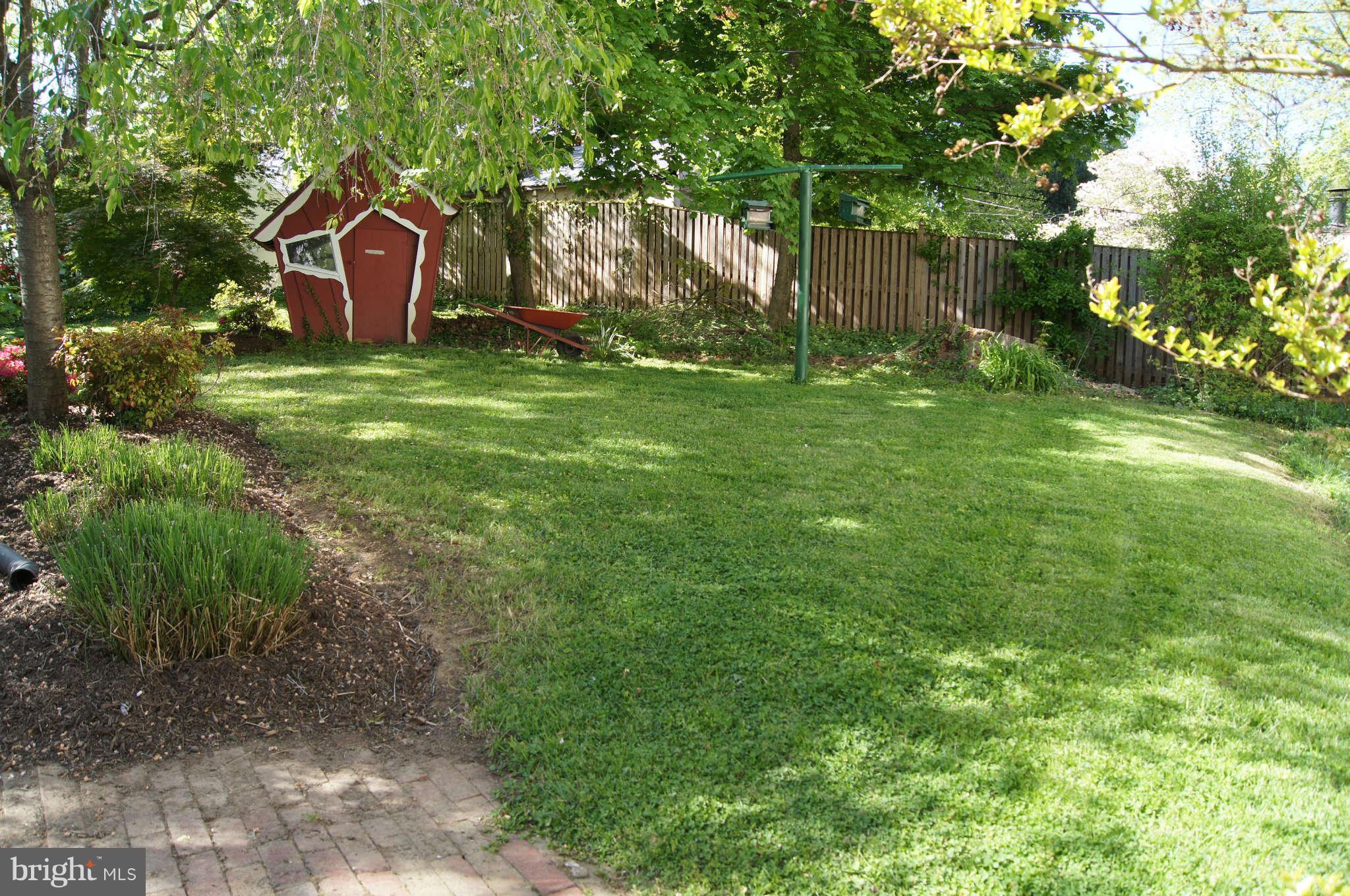 7106 Sheffield Road Baltimore, MD 21212 - Photo 5 of 30 Great yard which can be seen from the kitchen