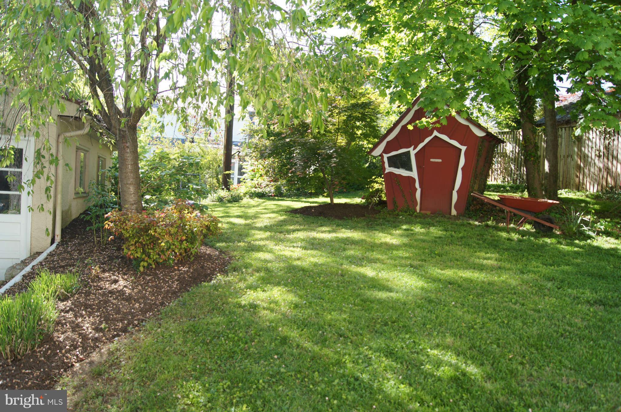 7106 Sheffield Road Baltimore, MD 21212 - Photo 6 of 30 Love that shed Looks like a Dr Seuss house