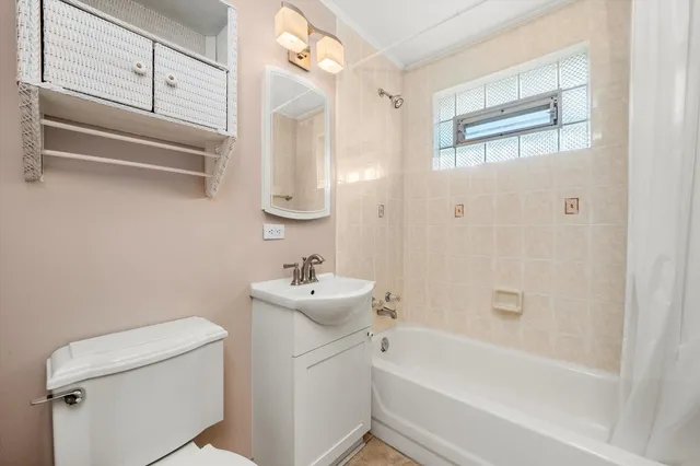 $149,900 | 243 Indianwood Boulevard, Park Forest, IL 60466