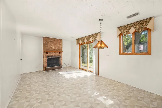 $149,900 | 243 Indianwood Boulevard, Park Forest, IL 60466