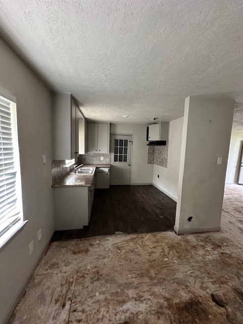 9122 Laura Koppe Road Houston, TX 77078 - Photo 4 of 9 a view of a storage & utility room