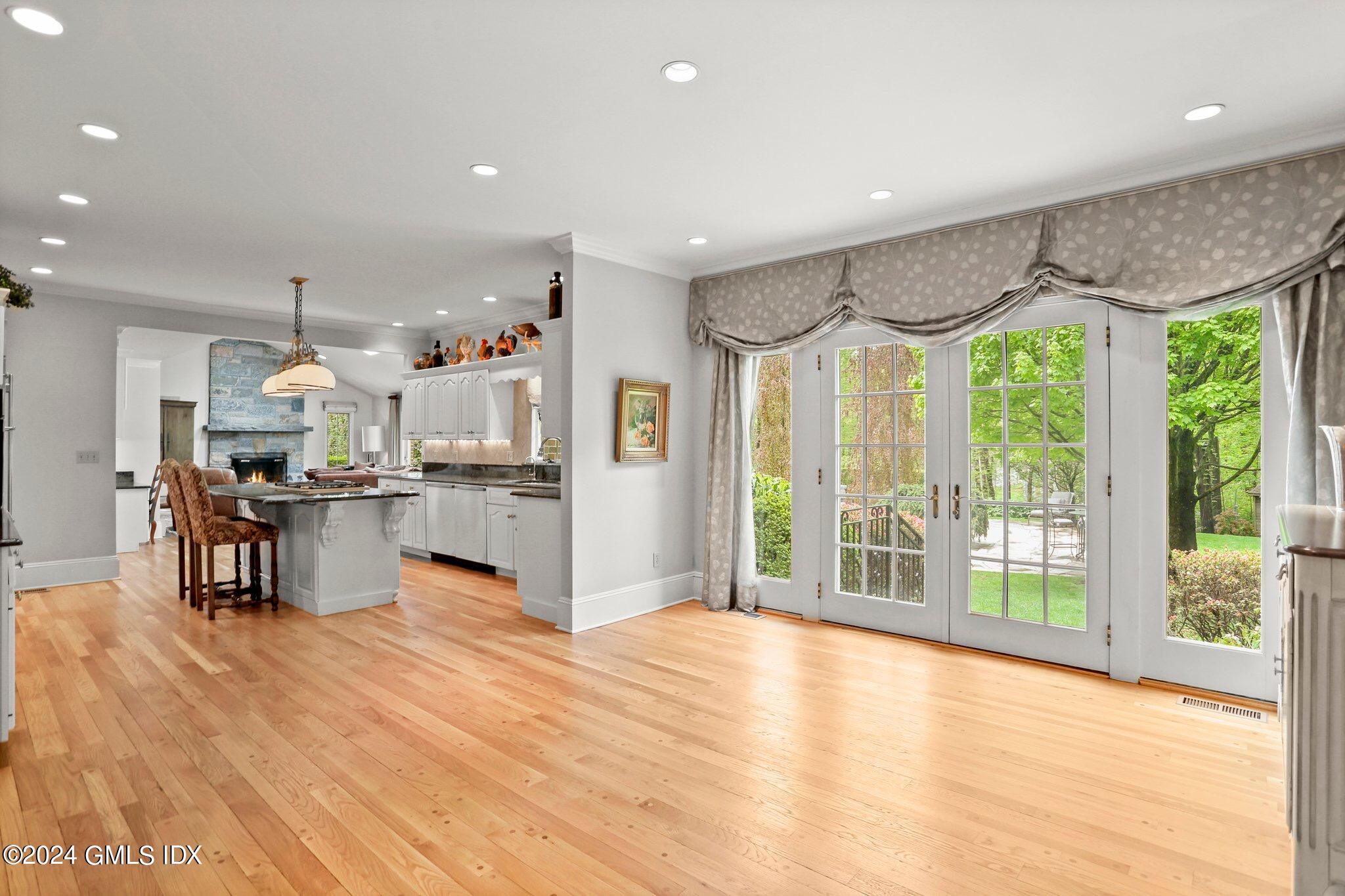 376 Westover Road Stamford, CT 06902 - Photo 18 of 37 Kitchen Dining Area