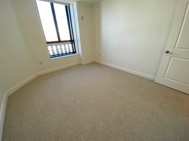 $2,593 | 875 Elm Street, Unit 903, Manchester, NH 03101