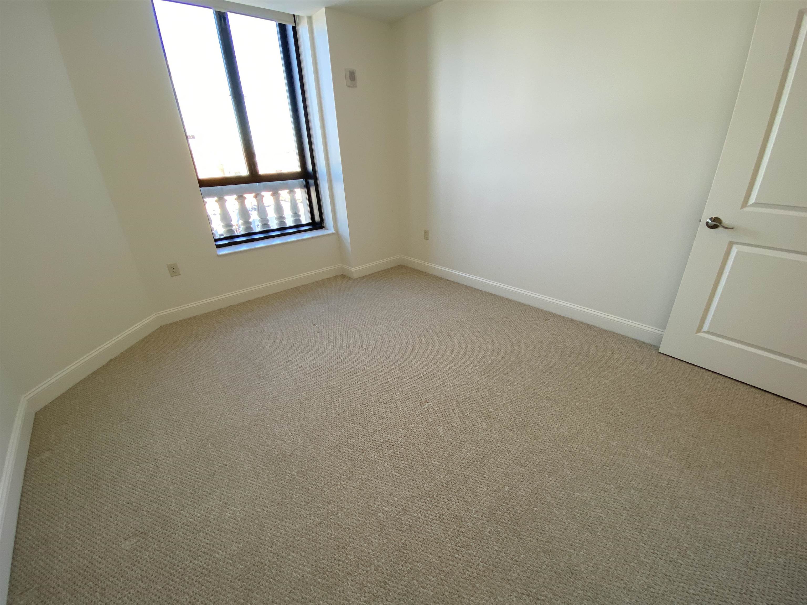 875 Elm Street, Unit 903 Manchester, NH 03101 - Photo 14 of 40