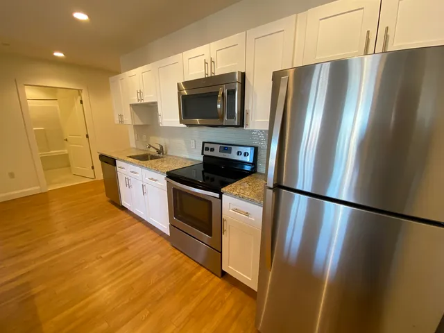 $2,593 | 875 Elm Street, Unit 903, Manchester, NH 03101