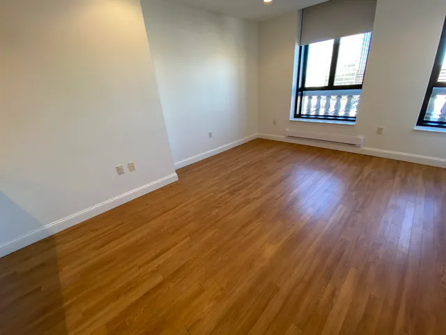 $2,593 | 875 Elm Street, Unit 903, Manchester, NH 03101