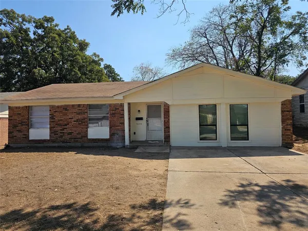 $1,999 | 5604 Mac Arthur Drive, Fort Worth, TX 76112