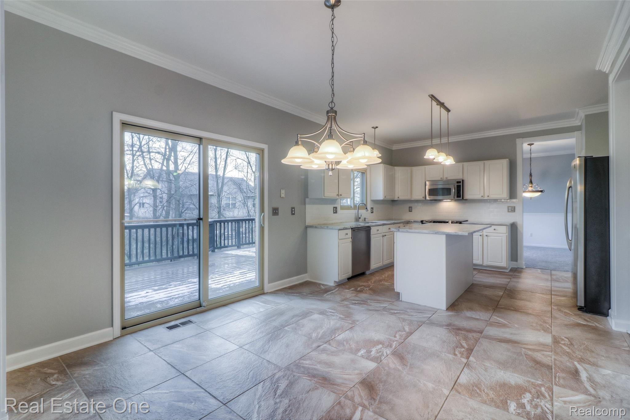 2703 Oak View Court Rochester, MI 48307 - Photo 13 of 53 2703 Oak View LRT 2019-26.JPG