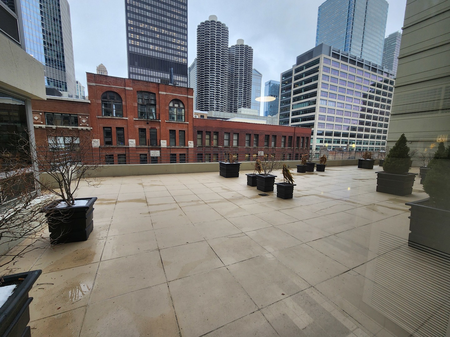 440 North Wabash Avenue, Unit 3109 Chicago, IL 60611 - Photo 14 of 25 a view of a patio with a table and chairs