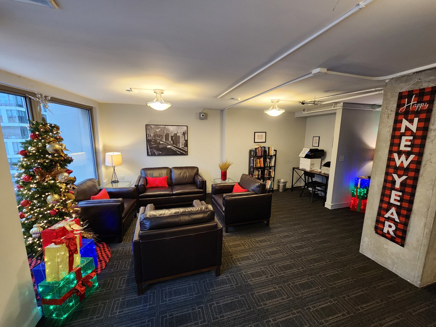 440 North Wabash Avenue, Unit 3109 Chicago, IL 60611 - Photo 17 of 25 a living room with furniture and a potted plant