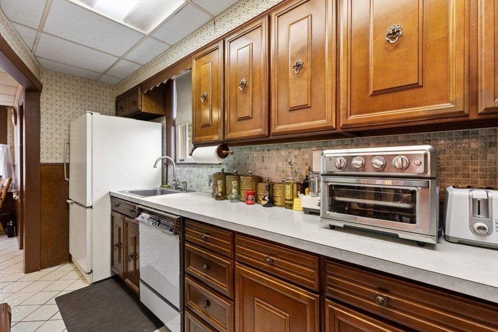 96 Loring Road Winthrop, MA 02152 - Photo 14 of 29