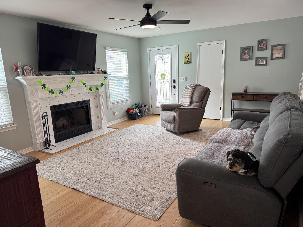 402 Sandy Ridge Circle Mary Esther, FL 32569 - Photo 6 of 14 42198_6a0c6ec001b70_05.19.2026_image-6