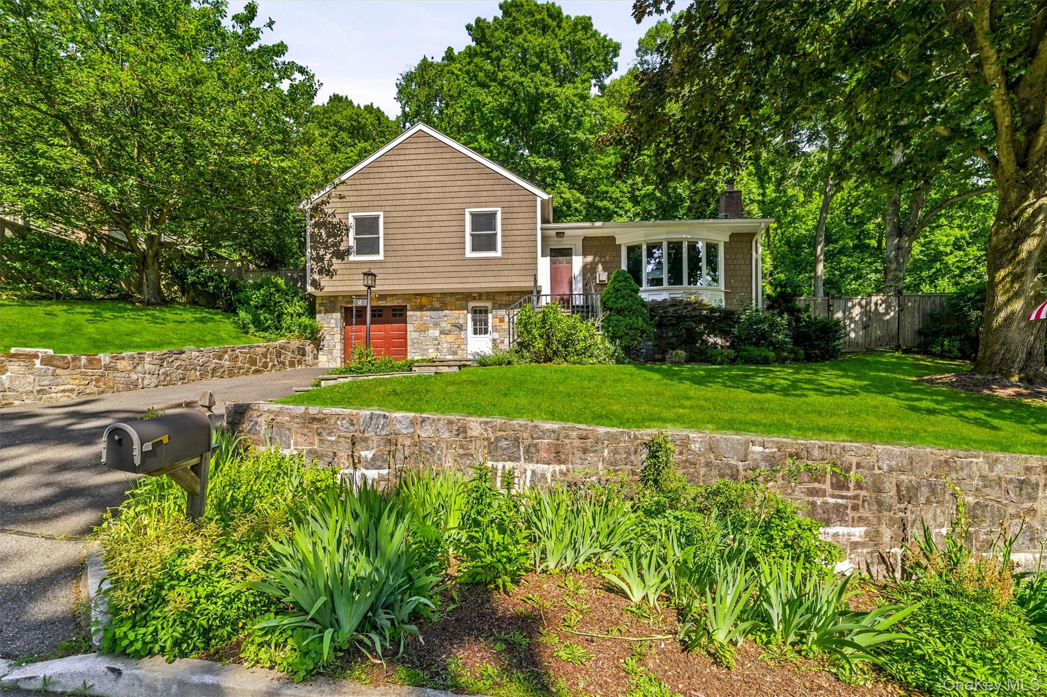 12 Overlook Road North White Plains, NY 10603 - Photo 2 of 34
