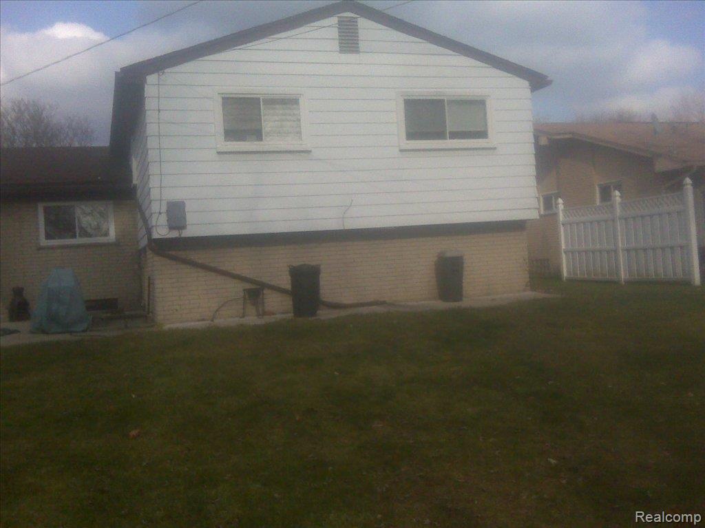 23990 Rockingham Street Southfield, MI 48033 - Photo 5 of 6 IMG00404